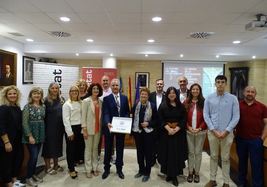 Constitución de la nueva sede de la UV en Utiel.